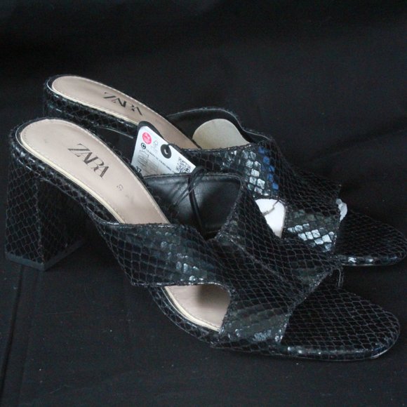 NEW ZARA BLACK SNAKE LEATHER SLIDE MULE SANDALS - Picture 4 of 5